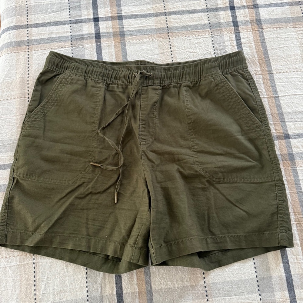 5 Tahari Olive Green Women’s  Casual Shorts Large